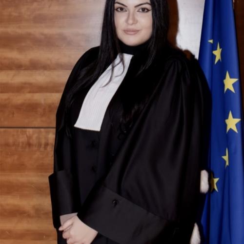 Maître Vlora Hoxha