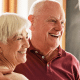 un couple de retraités heureux